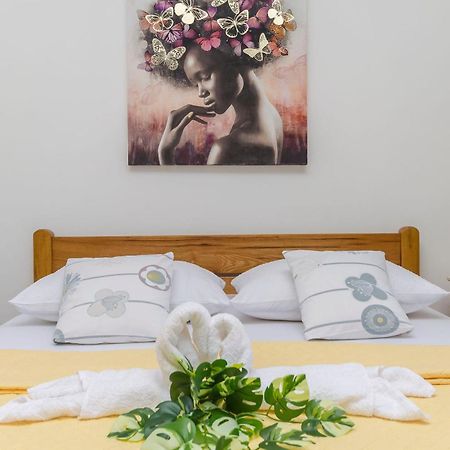 Apartment Robyn On The Beach ซรีมา ภายนอก รูปภาพ